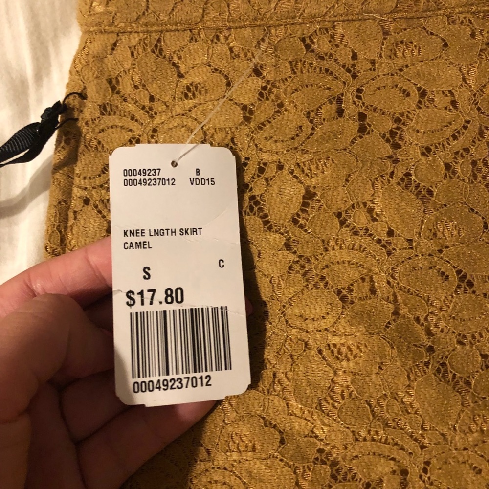 🛑SOLD🛑 Forever 21- Lace Pencil Skirt (S) - Picture 3 of 3